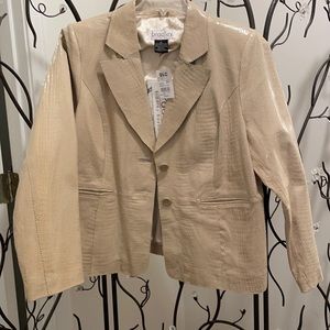 Perfect light weight leather jacket!  Bradley XL